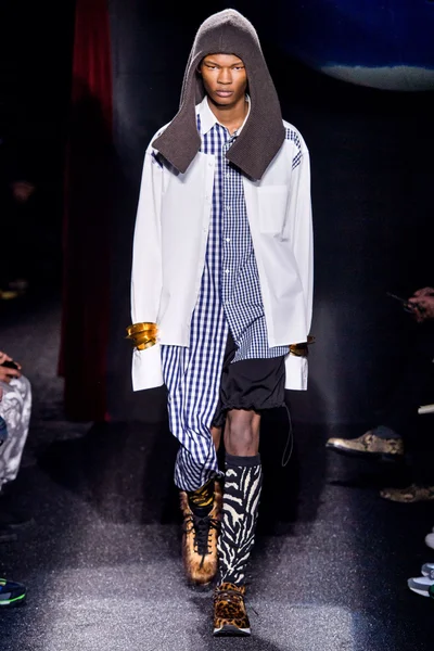 Look 32
